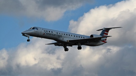 N625AE landing at Baltimore-Washington International Airport (BWI) [02]