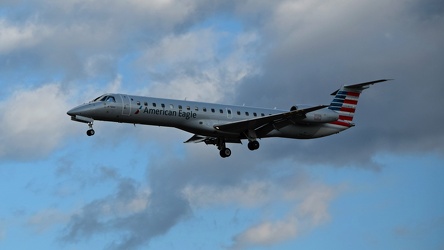 N625AE landing at Baltimore-Washington International Airport (BWI) [03]