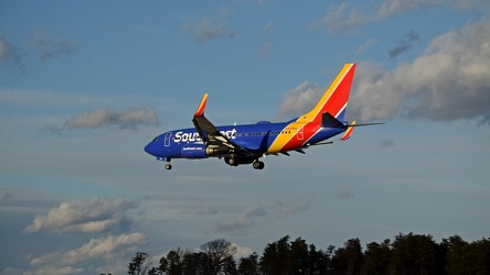 N499WN landing at Baltimore-Washington International Airport (BWI)