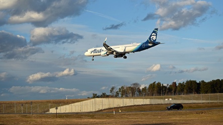 N929VA landing at Baltimore-Washington International Airport (BWI) [06]