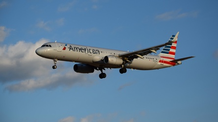 N147AA landing at Baltimore-Washington International Airport (BWI) [03]