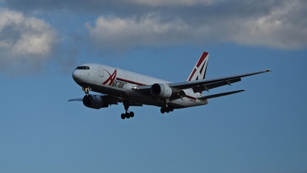 N744AX landing at Baltimore-Washington International Airport (BWI) [01]