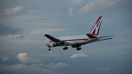 N744AX landing at Baltimore-Washington International Airport (BWI) [03]