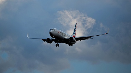 N931NN landing at Baltimore-Washington International Airport (BWI) [01]