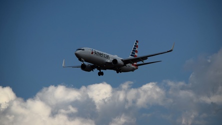 N931NN landing at Baltimore-Washington International Airport (BWI) [02]