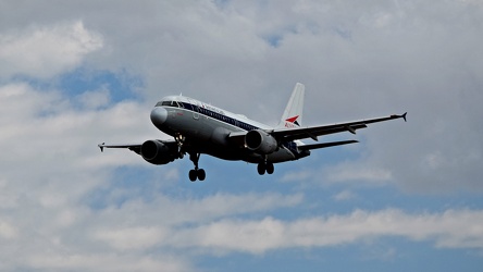 N745VJ landing at Baltimore-Washington International Airport (BWI) [01]