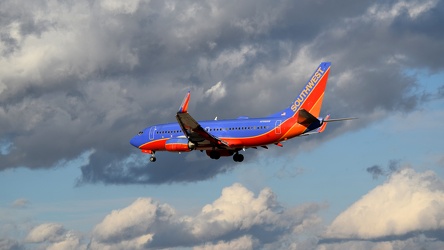 N768SW landing at Baltimore-Washington International Airport (BWI) [07]