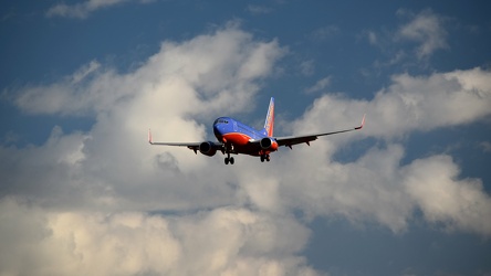 N237WN landing at Baltimore-Washington International Airport (BWI) [02]