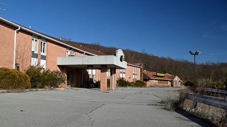 Abandoned Days Inn near Warfordsburg, Pennsylvania [27]