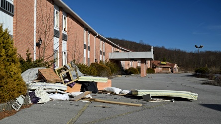 Abandoned Days Inn near Warfordsburg, Pennsylvania [29]