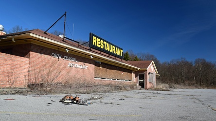 Abandoned Days Inn near Warfordsburg, Pennsylvania [20]