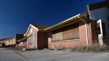 Abandoned Days Inn near Warfordsburg, Pennsylvania [19]