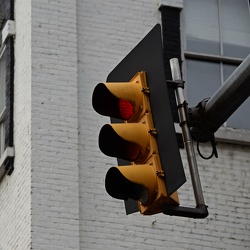 Traffic light at Second and Locust Streets [02]