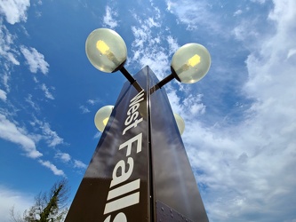 Platform pylon at West Falls Church station [04]