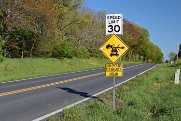 Speed limit and low ground clearance signs [01]