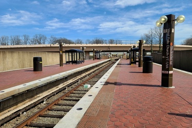 Platforms at West Falls Church station [02]