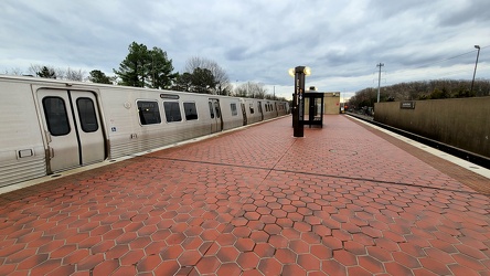 East Falls Church station platform [01]