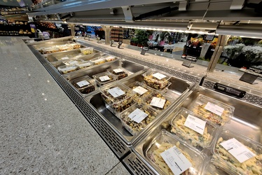 Prepackaged salad bar at Harris Teeter [04]