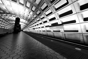 Rosslyn Metro station [02]