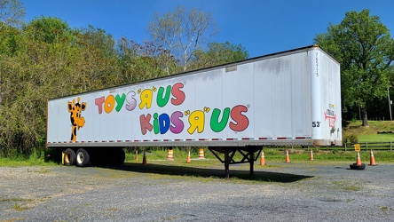 Toys "R" Us trailer in Sandy Hook, Maryland [01]