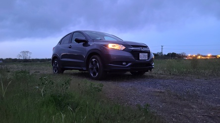 Honda HR-V in a field near Martinsburg [01]