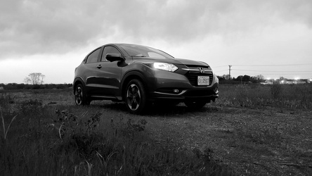 Honda HR-V in a field near Martinsburg [02]