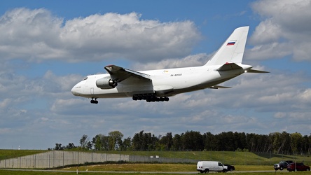 RA-82042 landing at BWI [10]