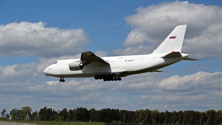 RA-82042 landing at BWI [09]