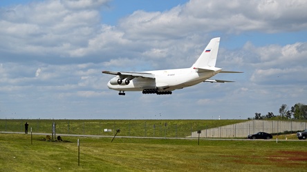 RA-82042 landing at BWI [11]