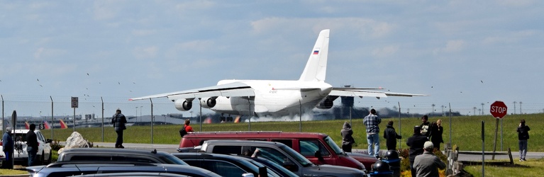 RA-82042 landing at BWI [12]