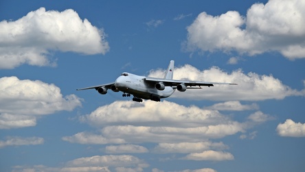 RA-82042 landing at BWI [03]