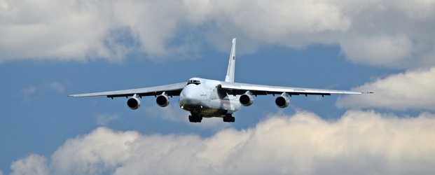 RA-82042 landing at BWI [02]