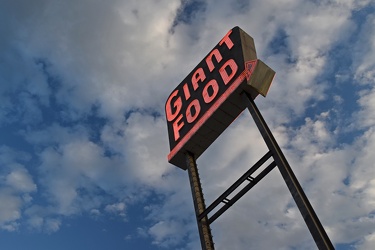 Neon sign at Giant Food in Laurel, Maryland [08]