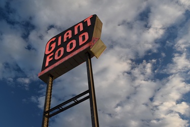 Neon sign at Giant Food in Laurel, Maryland [07]