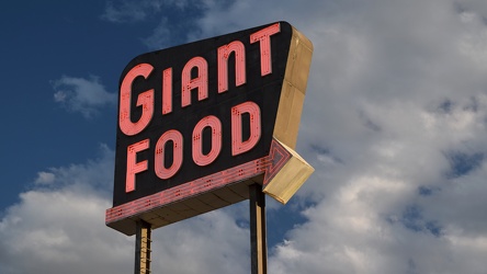 Neon sign at Giant Food in Laurel, Maryland [06]