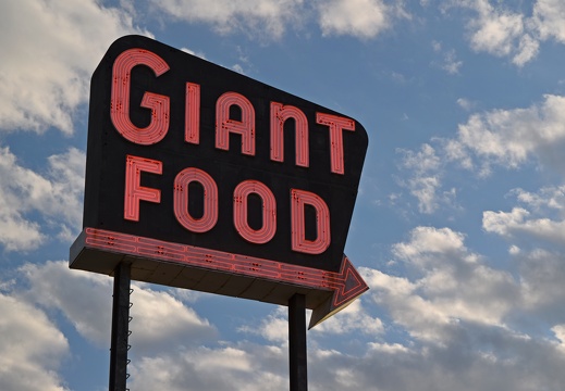 Giant Food sign, May 12, 2020