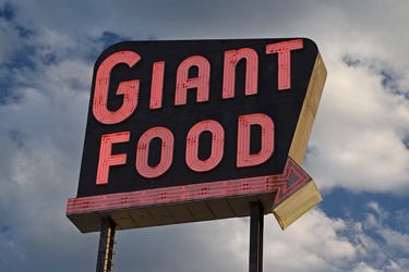 Neon sign at Giant Food in Laurel, Maryland [02]