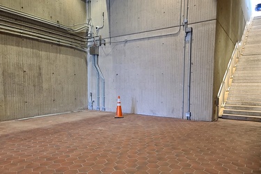 Huntington station empty north mezzanine