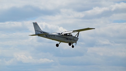 N2277T lands at the Montgomery County Airpark