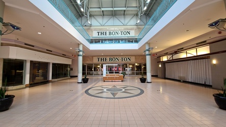 Former Bon-Ton wing at York Galleria [02]