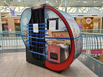 Closed photo booth at York Galleria [02]