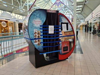 Closed photo booth at York Galleria [01]