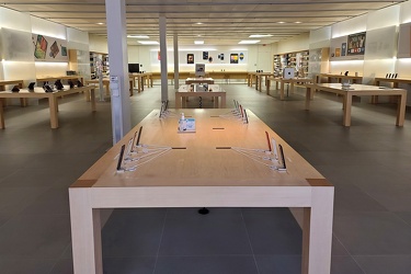 Closed Apple Store at Tysons Corner Center [01]