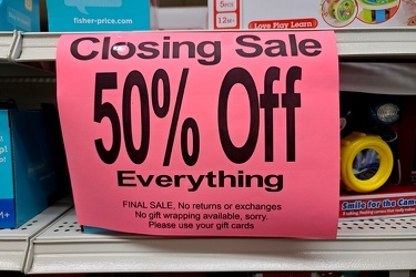 Closing sale at Toy Castle [01]