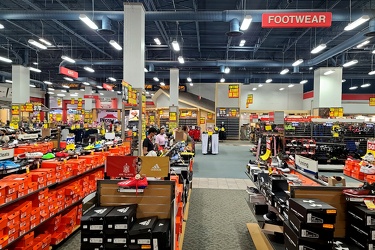 Closing sale at Modell's Sporting Goods [04]