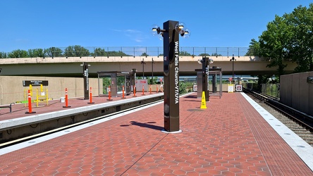 Platforms at West Falls Church station [03]