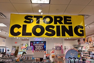 Closing Justice store at Tysons Corner [03]