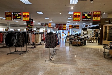 Closing sale at Lord & Taylor [09]