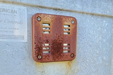 Horn on a sewage control unit