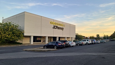 JCPenney in Staunton, Virginia, with store-closing signs [03]